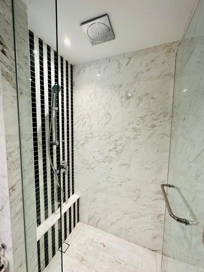 Luxury Suites At Eaton Klcc Kuala Lumpur Exterior photo